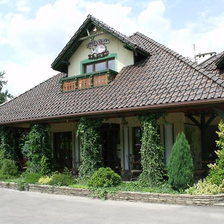 Zajazd Zlota Rybka Andrychów 외부 사진